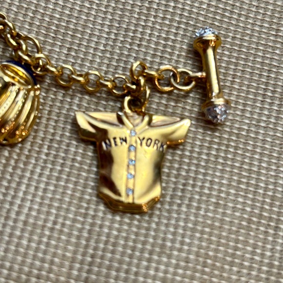 Danbury Mint New York Yankees charm bracelet - Picture 9 of 12